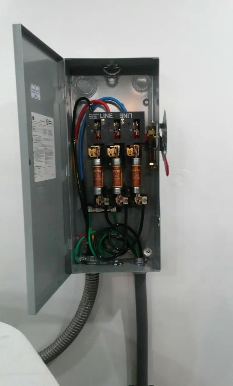 Three-phase disconnect switch installed for Smoke Detector Installation in Oxford